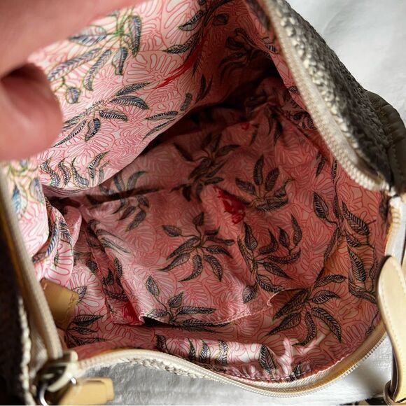 Vera Bradley Tan Straw Crossbody Bag with Pink Parrot Embroidery - Picture 6 of 10